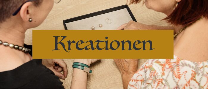 Kreationen – handgefertigter Schmuck aus der Goldschmiede Silberring mit strukturierter Oberfläche und Morganit als Link zur Seite „Kreationen“.